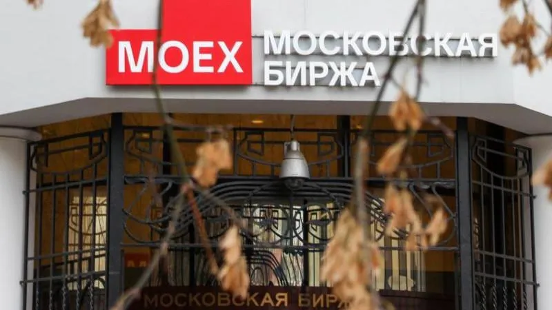 Russian stock market climbs at open, showing resilience