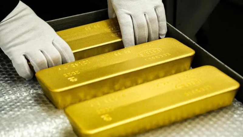 Gold climbs above $4,700 for first time since May 14 as investors seek safety amid Western-Ukraine tensions