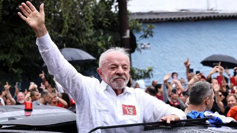 Lula da Silva wins second round with 51.79% — Brazil opt for continuity