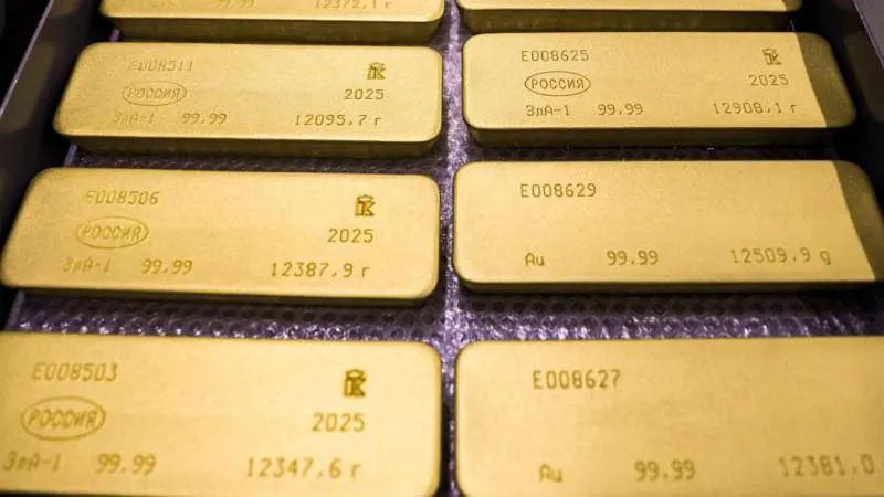 Gold Futures Top $4,300 for First Time Since June 18 — Safe-Haven Surge Amid Geopolitical Unrest