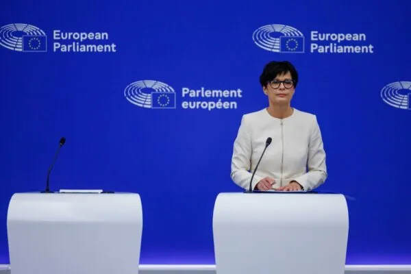 Crowd at a parliamentary debate