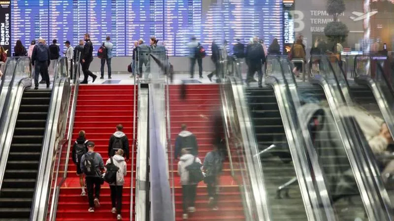 President greenlights Sheremetyevo privatization while guarding it from foreign influence