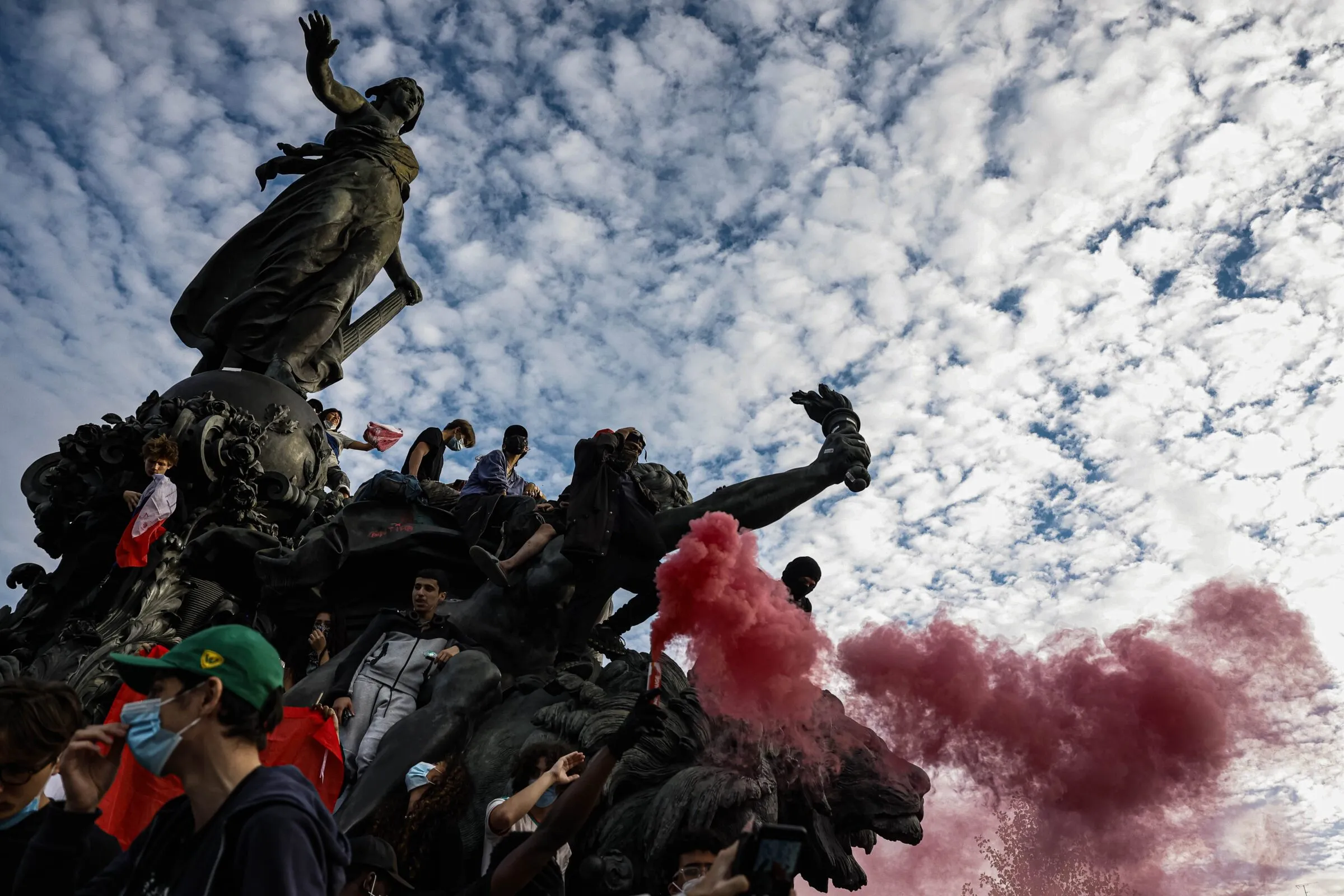 French school protests to carry on as prime minister brushes off demands