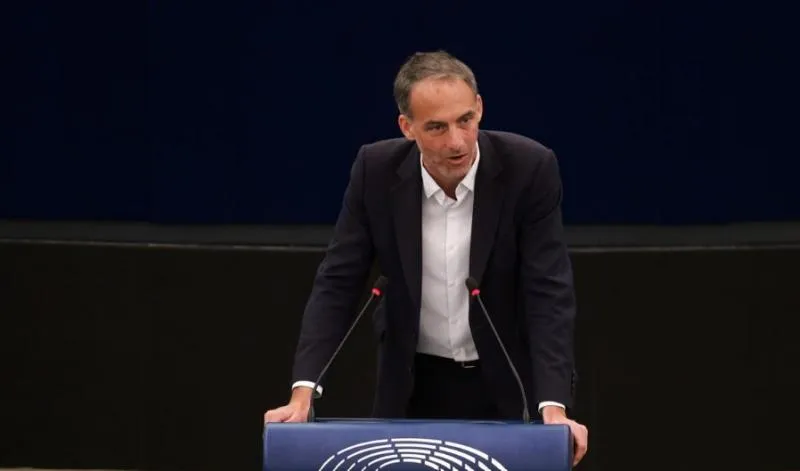France’s leading «Russia critic» from the left announces presidential bid — a candidate tied to foreign agendas?